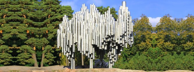 Trip Niederlande Reisetipps - Sibelius Monument in Helsinki, Finnland. Wie stilisierte Orgelpfeifen, verblüfft die abstrakt kühne Optik dieser Skulptur und symbolisiert das kreative künstlerische Musikschaffen des weltberühmten finnischen Komponisten Jean Sibelius. Das imposante Denkmal liegt in einem wunderschönen Park. Der als „Johann Julius Christian Sibelius“ geborene Jean Sibelius ist für die Finnen eine äußerst wichtige Person und gilt als Ikone der finnischen Musik. Die bekanntesten Werke des freischaffenden Komponisten sind Symphonie 1-7, Kullervo und Violinkonzert. Unzählige Besucher aus nah und fern kommen in den Park, um eines der meistfotografierten Denkmäler Finnlands zu sehen.